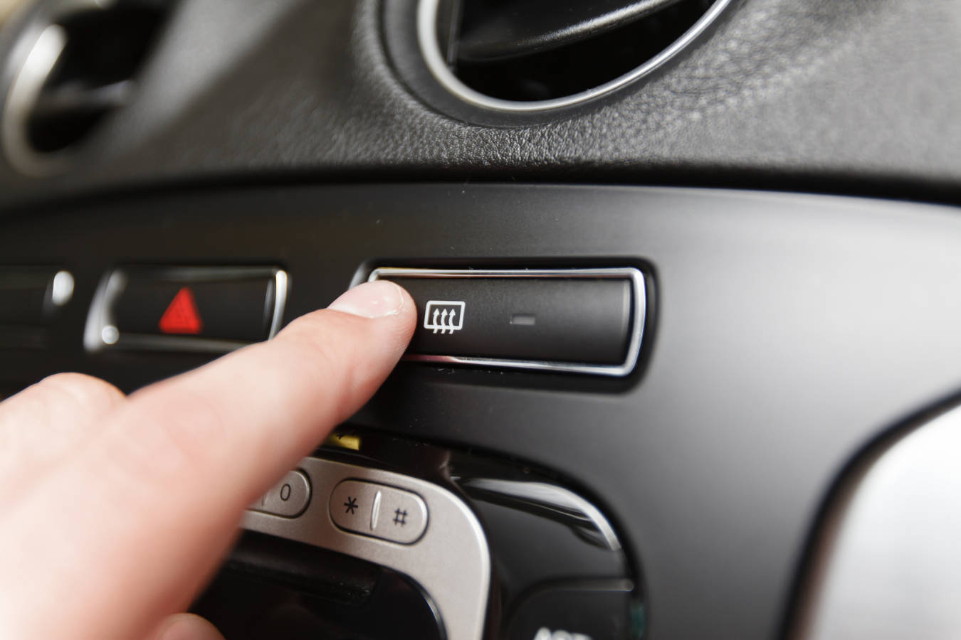 Air conditioning in a car in winter – do you need to use it and how to do it properly?