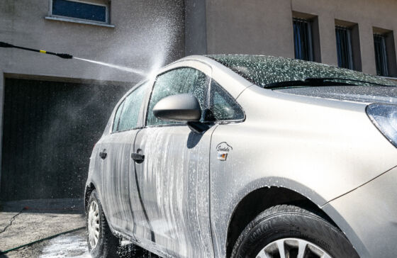 Washing the car with active foam