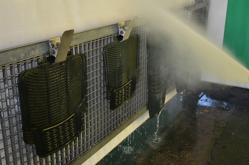 Washing rubber mats