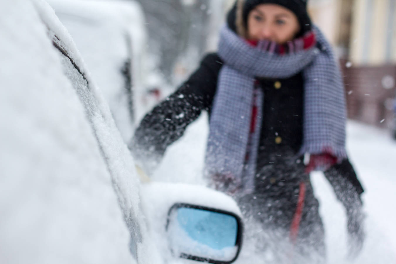 Window defroster – how to effectively deal with frozen windows?