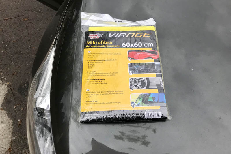 How to wash a car - a cloth