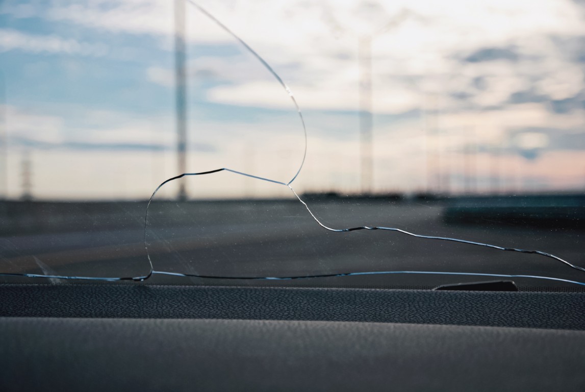 Cracked windshield – replacement or repair? Cracked window