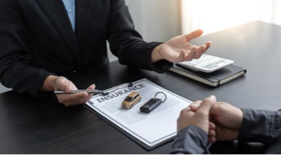Signing a car insurance contract