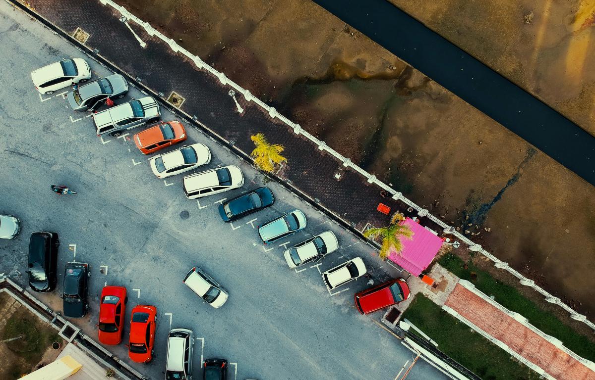Parking assistance system - cars in the parking lot