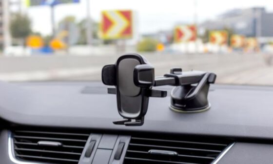 Talking on the phone while driving - car phone holder