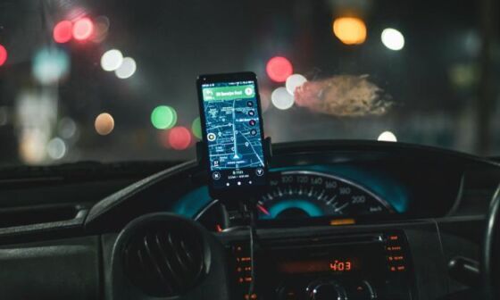 Using your phone while driving - navigation on your phone